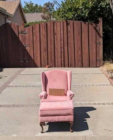 Photo of free pink chair and ottoman (677 Anna Maria, Livermore) #2