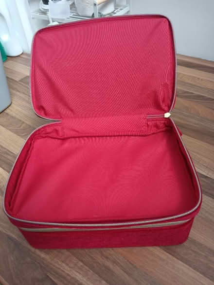 Photo of free Estee lauder case (Wollaton ng8) #3