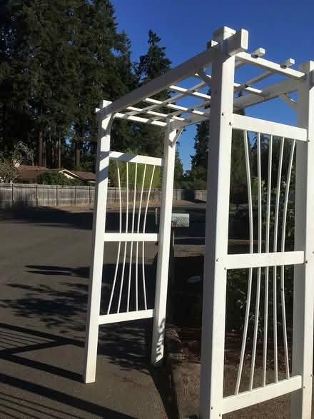 Photo of free White Arbor - large (Keizer Terrace green) #1