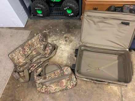 Photo of free Suitcase Set (Near the Int'l airport) #3