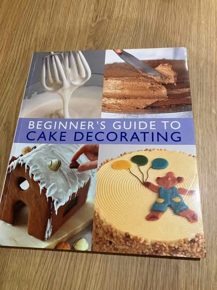 Photo of free Book - Beginners Guide to Cake Decorating (Aston CH5) #1