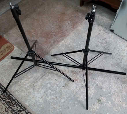 Photo of free Tripods for photo backing screen or projector screen. (Bawdrip TA7) #1
