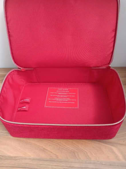 Photo of free Estee lauder case (Wollaton ng8) #1