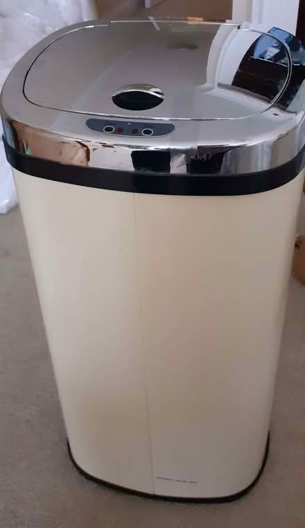 Photo of free Morphy Richards Auto-close waste bin (Prince of Wales Steps TQ1) #1
