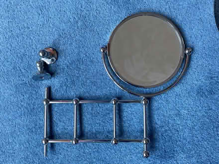 Photo of free Bathroom mirror (BR2) #1