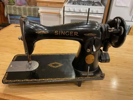 Photo of free 1936 Singer Sewing Machine Body (Hintonburg) #1