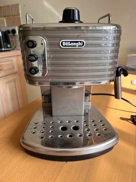 Photo of free DeLonghi coffee machine (Oxenton GL52) #2