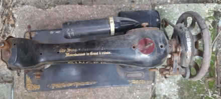 Photo of free Old electric singer sewing machine (Havant PO9) #4