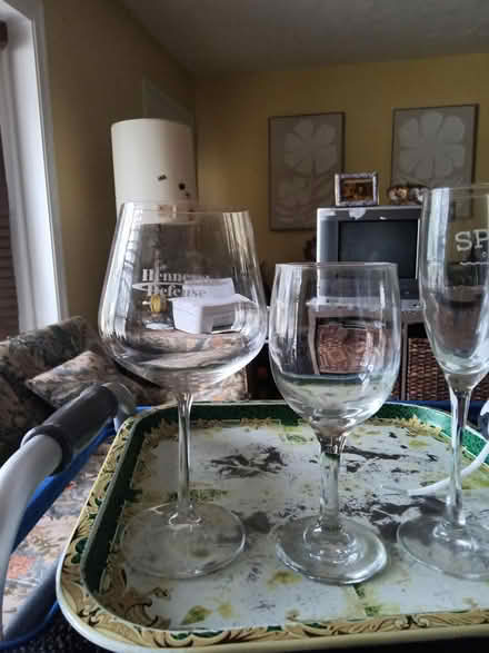 Photo of free wine glasses & champagne flutes (Telegraph Rd., Alexandria) #1