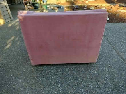 Photo of free Pink Chaise Lounge (Juanita (Kirkland)) #3
