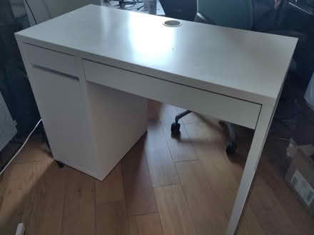 Photo of free IKEA white desk (E14 9FE) #1