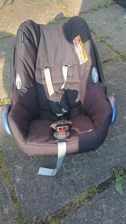 Photo of free Maxi Cosi baby car seat (Grange EH9) #1