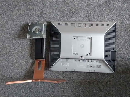 Photo of free Dell 2007FPb 20" 1600x1200px screen (Nether Liberton EH9) #4