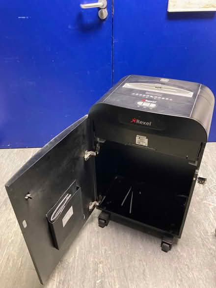 Photo of free Large office shredder - MAY NOT BE WORKING (New England Quarter BN1) #3
