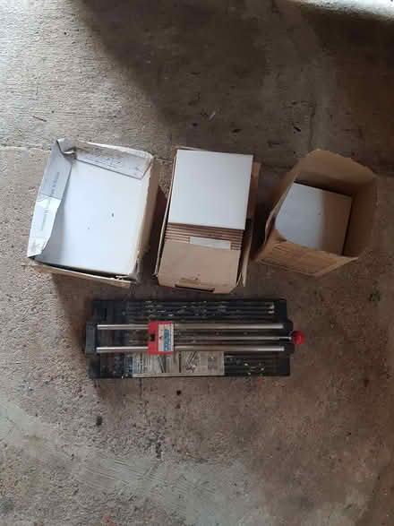 Photo of free White tiles and cutter (Carlton NG4) #2
