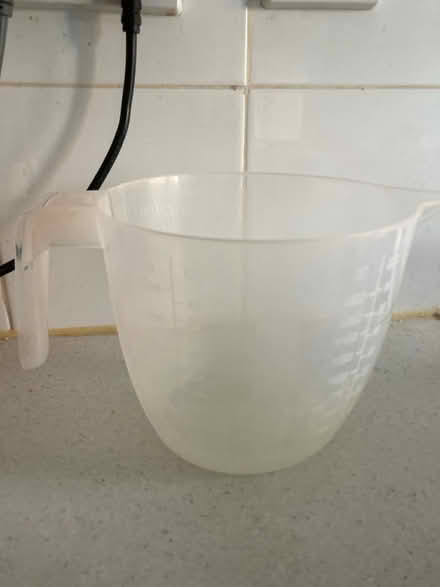 Photo of free 2000ml plastic measuring jug (Abingdon OX14) #1