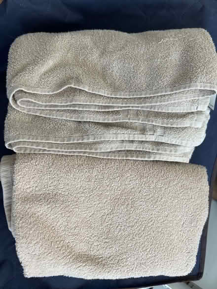 Photo of free 2 bath towels (Northcourt OX14) #1