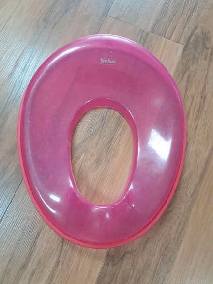 Photo of free Toilet seat (Stonesfield OX29) #1