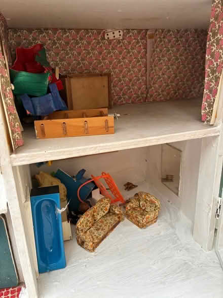 Photo of free Doll's house (GL14) #2