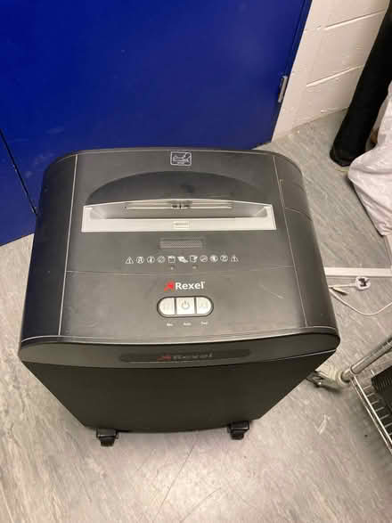 Photo of free Large office shredder - MAY NOT BE WORKING (New England Quarter BN1) #1