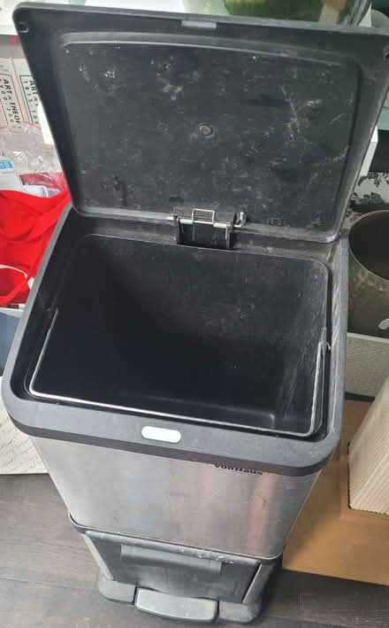 Photo of free recycling/ rubbish kitchen bin (Morden (near Ravensbury Park)) #2