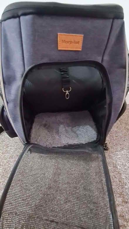 Photo of free Cat carrier bag/backpack and carrier cage (Tottenham N17) #1