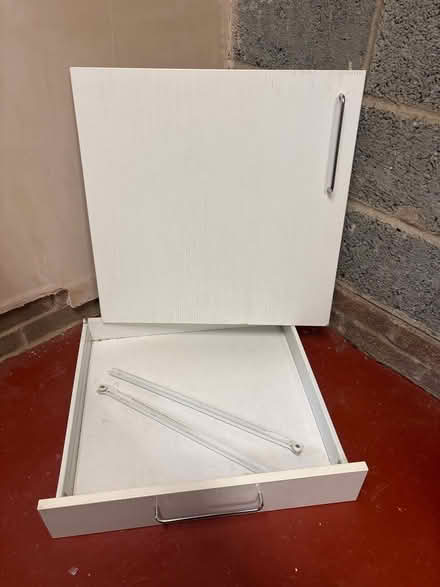 Photo of free Kitchen drawer and door for 600mm base unit (Peachcroft OX14) #1
