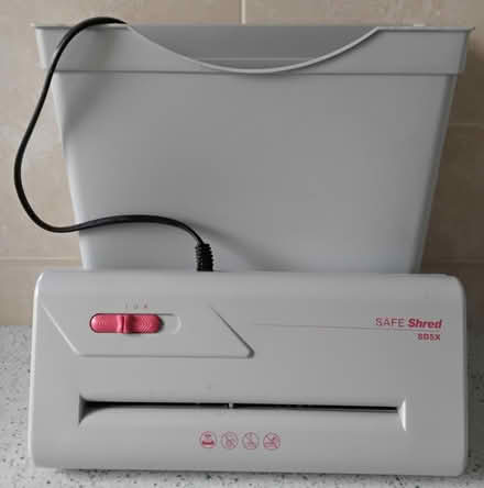 Photo of free Electric Paper Shredder (DA1) #1