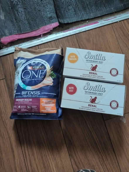 Photo of free Renal and urinary cat food (E17 6DA) #1