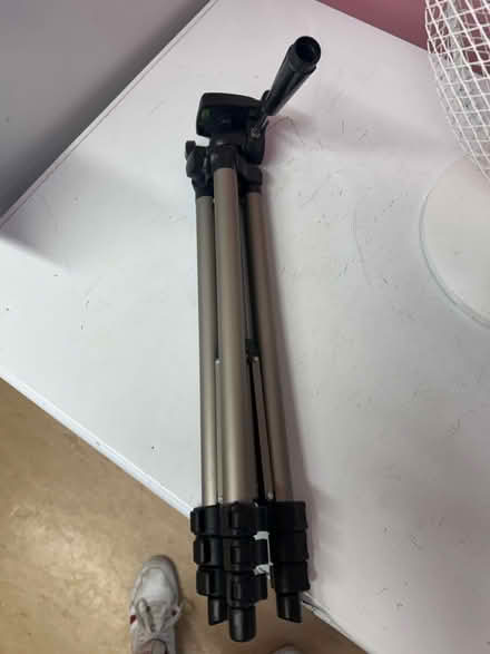 Photo of free Camera tripod (SE9) #1