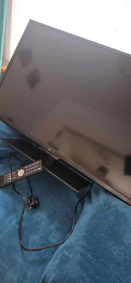 Photo of free tv 40" (Wood Green N22) #1