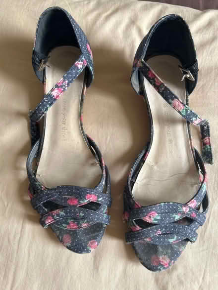 Photo of free Ladies sandals (Kilburn NW6) #1