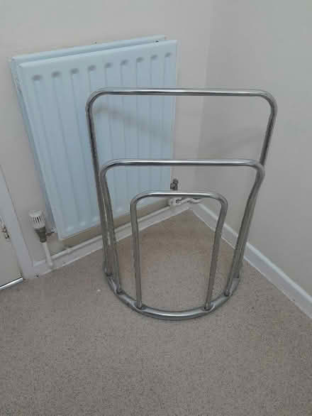 Photo of free Towel holder (wantage Oxfordshire OX12) #1