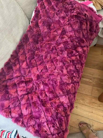 Photo of free Pink Throw (UB7 9EF) #1