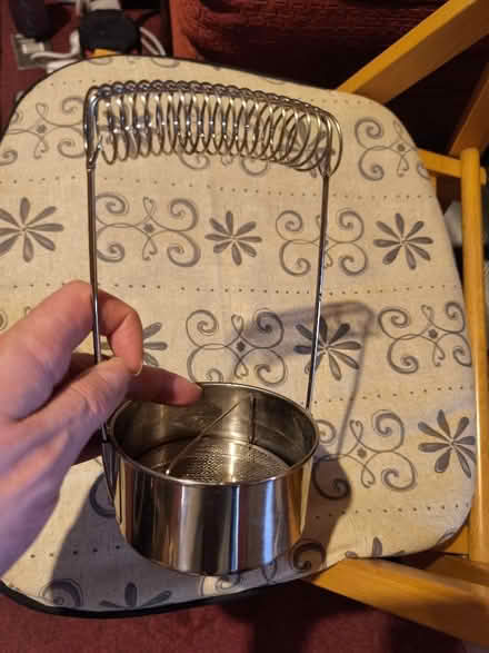 Photo of free Artist paint brush holder. Clean and dry (Church RG2) #1