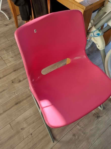 Photo of free pink plastic chair (Prescot L34) #1