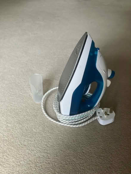 Photo of free Small steam iron (Barnsbury Street, Islington N1) #1