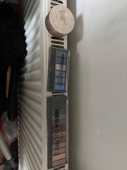 Photo of free Eye shadow palates and bronzer (Limehouse E1) #1