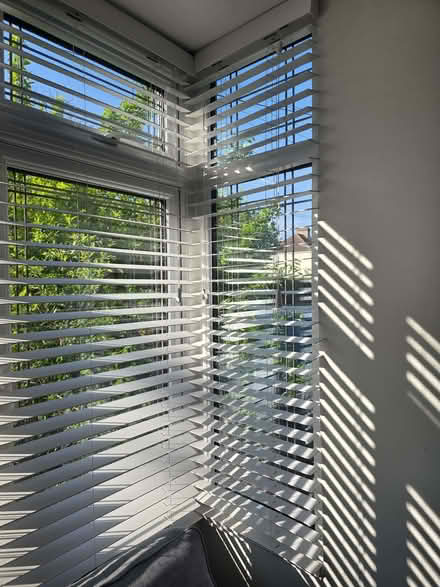 Photo of free Set of Blinds for Bay Window. (Hawkwell SS5) #2