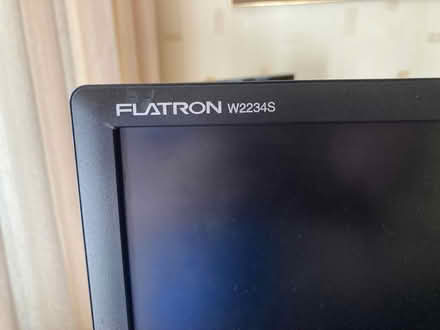 Photo of free LG Flatron W2234S Monitor 24 inches (Lamorbey DA15) #2