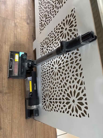 Photo of free NOT WORKING shark vacuum cleaner (Limehouse E1) #1