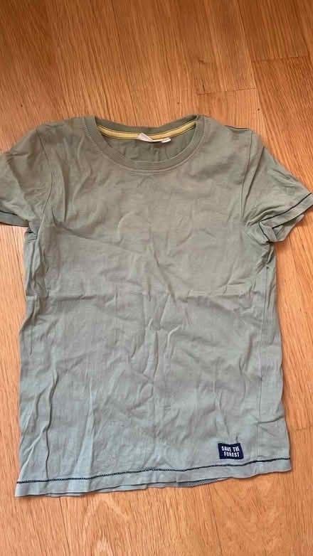 Photo of free T-shirt 8-9y boys (Home EC1V) #1