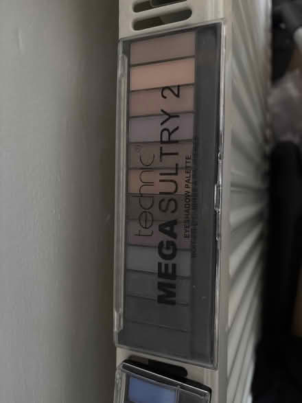 Photo of free Eye shadow palates and bronzer (Limehouse E1) #2