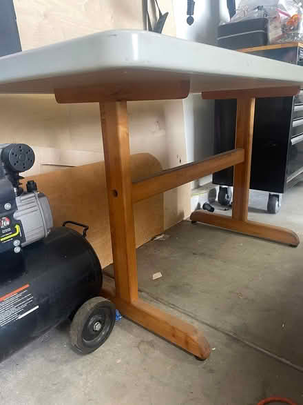 Photo of free 30x60 corian table (Ruhland av) #1