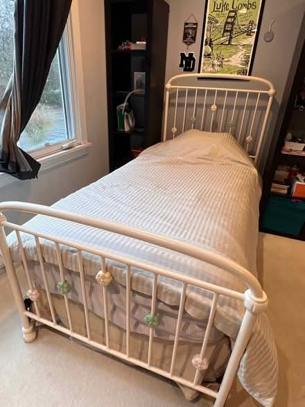 Photo of free Twin size bed frame (Near 85/Fremont) #1