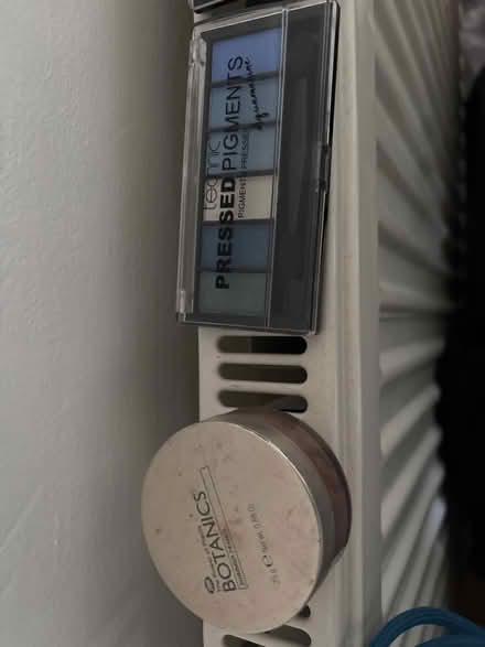 Photo of free Eye shadow palates and bronzer (Limehouse E1) #3