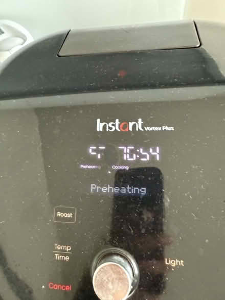 Photo of free Air Fryer (LED lights glitching) (Kew Bridge Road) #1