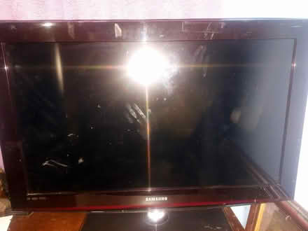 Photo of free Samsung TV 32" (Barkingside, IG6) #1