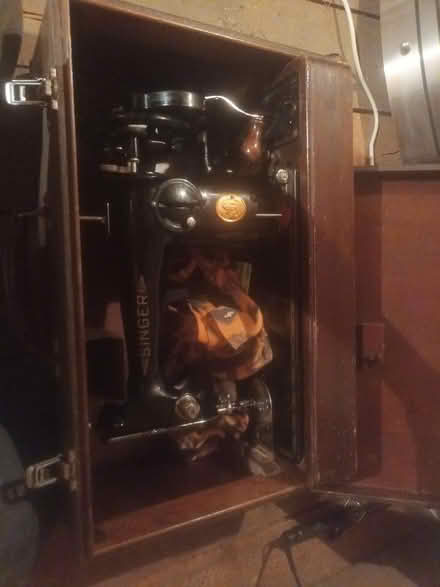 Photo of free Singer sewing machine in box (Ladybank KY15) #1
