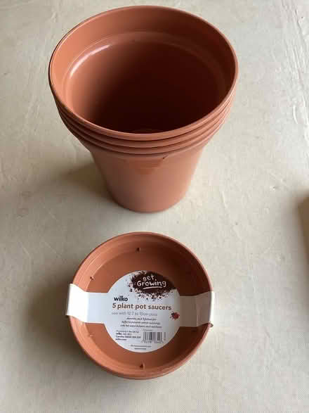 Photo of free Plastic plant pots (Beaconsfield HP9) #1